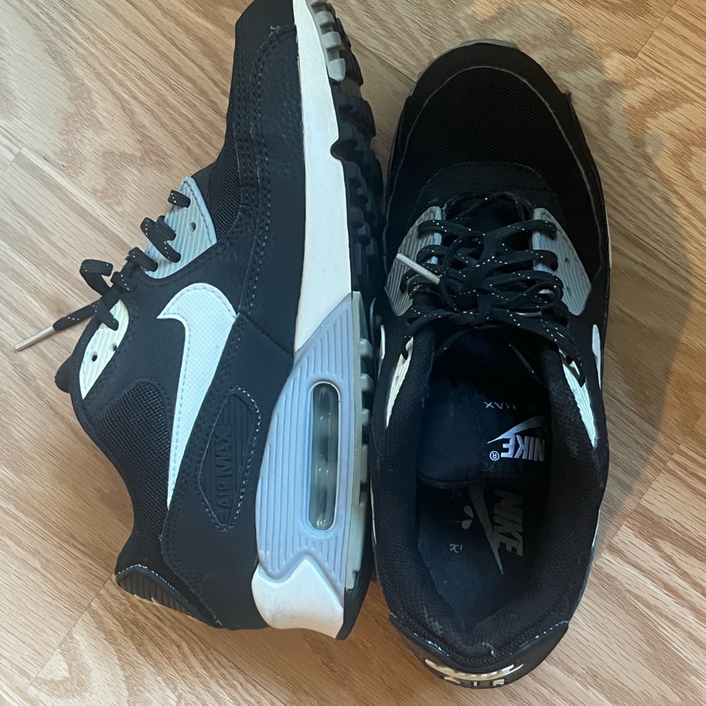 Nike Air Max 90 Sneakers